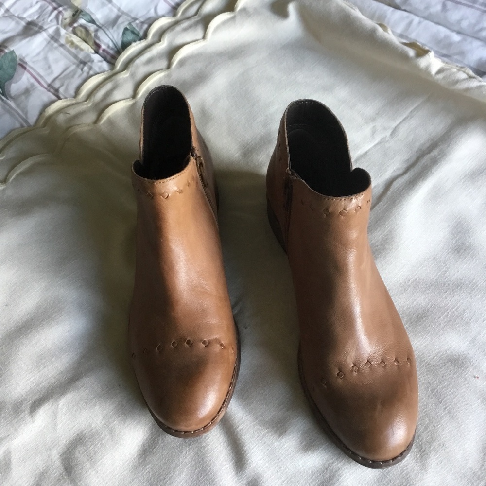 Nearly New Leather Booties